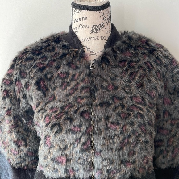 Mahoney Faux Fur Bomber Jacket Aritzia Golden by TNA - size Large - Picture 3 of 16